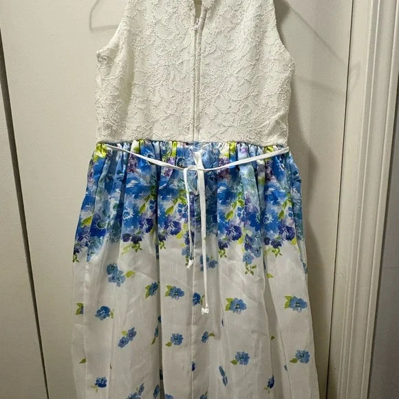 Floral Blue and White Kids Dress​ - Picture 4 of 4